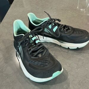 Altra Provision 6 Shoes in Black/Mint, Size 9 Women’s